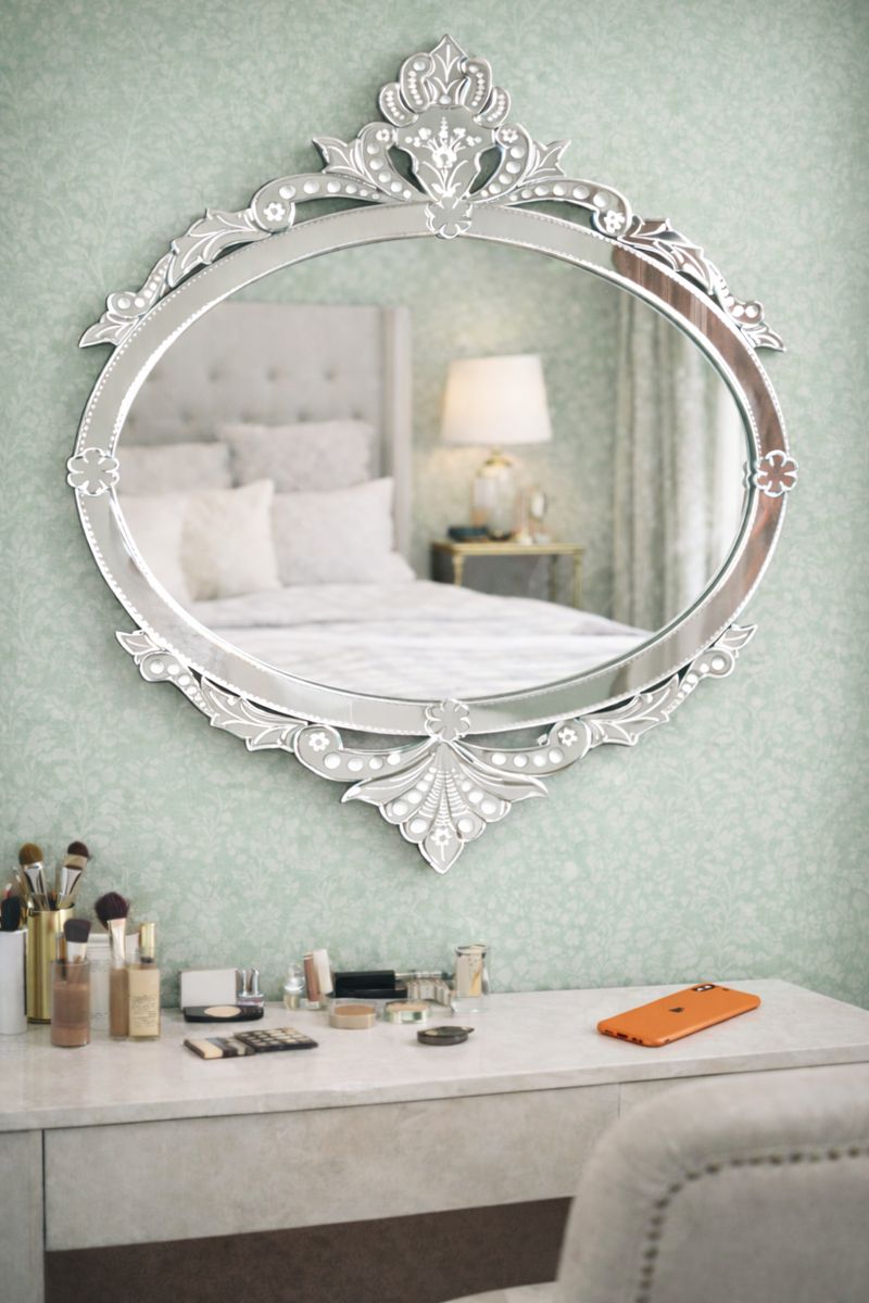 Handmade Silver Glass Oval Venetian Mirror With Etched Design thumbnail